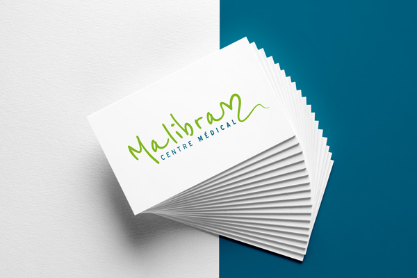 Présentation d'un logo sur une carte de visite Centre médical Malibran - création de logo