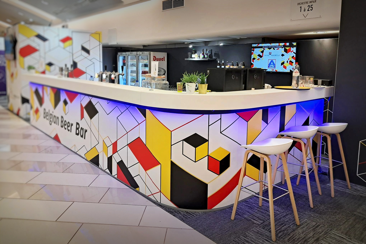 Création et mise en page de stand Application d'une charte graphique sur un stand